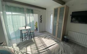 Beau studio neuf et équipé